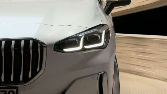 U06 BMW 2系列Active Tourer搭配LED頭燈,車頭特寫 U06 BMW 2系列Active Tourer搭配LED頭燈,Mineral White銀粉漆,車頭特寫