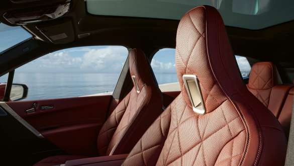 BMW iX 純電休旅的全景式玻璃天窗 i20 BMW iX 純電休旅的全景式玻璃天窗 i20