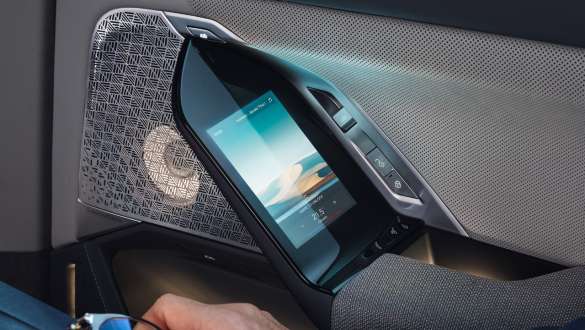 G70 BMW i7純電旗艦房車,迷人的娛樂體驗 G70 BMW i7純電旗艦房車,迷人的娛樂體驗,後車門觸控螢幕