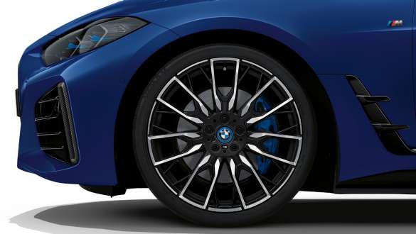 G26 BMW i4 M50 M Technology套件 G26 BMW i4 M50 BMW Individual Frozen Portimao Blue銀粉漆 M Technology套件輪圈特寫