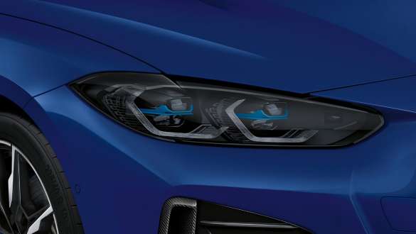 G26 BMW i4 M50 M款燻黑造型頭燈和智慧雷射頭燈 G26 BMW i4 M50 BMW Individual Frozen Portimao Blue銀粉漆 M款燻黑造型頭燈和智慧雷射頭燈特寫
