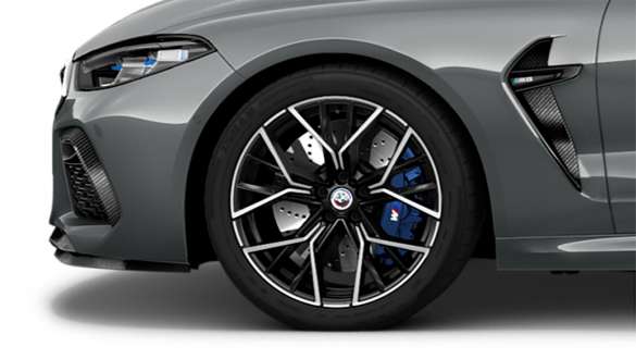 F92 BMW M8 Coupé LCI嶄新風貌,20吋M雙輻式810 M型輕合金輪圈 F92 BMW M8 Coupé LCI嶄新風貌,Skyscraper grey銀粉漆,車側視角,20吋M雙輻式810 M型輕合金輪圈
