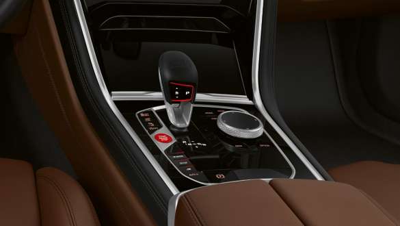 F92 BMW M8 Coupé LCI嶄新風貌,M Steptronic運動化八速手自排變速箱 F92 BMW M8 Coupé LCI嶄新風貌,含Drivelogic換檔邏輯的M Steptronic運動化八速手自排變速箱,檔位選擇開關,內裝