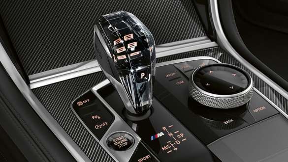 G15 BMW M850i xDrive Coupé LCI嶄新風貌,搭配頂級水晶中控套件的排檔桿 G15 BMW M850i xDrive Coupé LCI嶄新風貌,內裝細節照,搭配頂級水晶中控套件的排檔桿