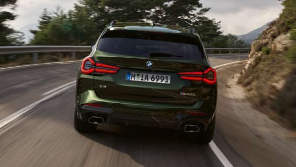 G01 BMW X3 M40i LCI嶄新風貌,M運動化差速器 G01 BMW X3 M40i LCI嶄新風貌,Malachite Green銀粉漆,M運動化差速器,車尾視角