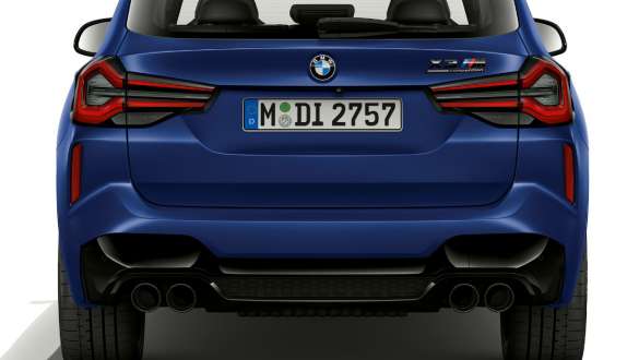 F97 BMW X3 M Competition LCI嶄新風貌,車尾設計 F97 BMW X3 M Competition LCI嶄新風貌,Frozen Marina Bay Blue銀粉漆,車尾設計,車尾視角