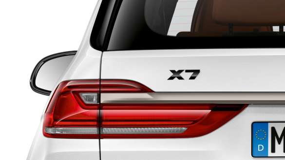 G07 BMW X7的黑色高光澤X7 M車型標誌 G07 BMW X7的黑色高光澤X7 M車型標誌