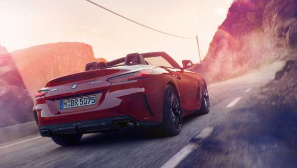 G29 BMW Z4敞篷跑車,可變式運動轉向系統 G29 BMW Z4敞篷跑車,行駛於山脈後方