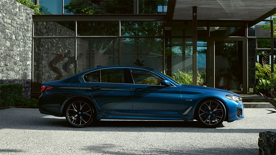 G30 BMW 5系列M Sport鉑金版,外觀 G30 BMW 5系列M Sport鉑金版,嶄新風貌,Phytonic Blue,靜止,車側視角