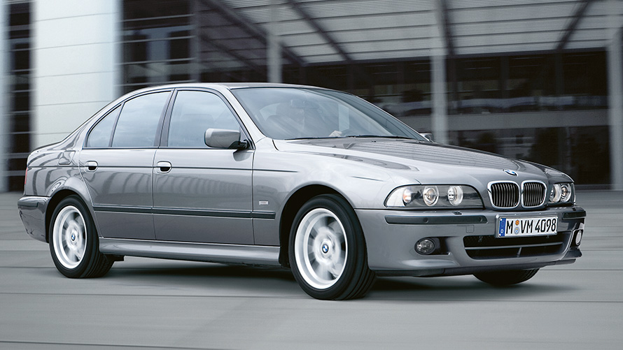 E39 BMW 5系列豪華房車,四分之三車側視角 E39 BMW 5系列豪華房車,四分之三車側視角