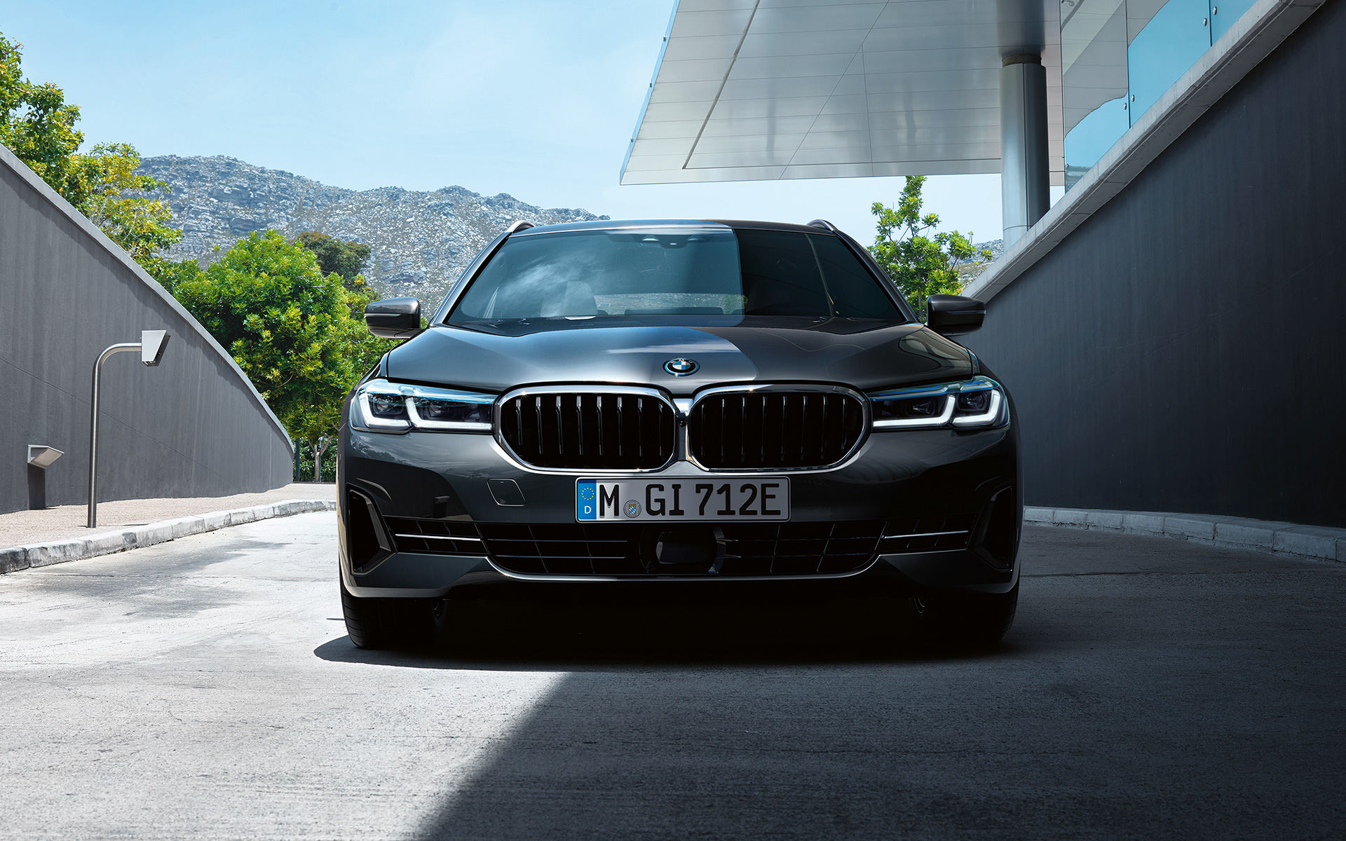 G31 BMW 5 Touring LCI,BMW雙腎型水箱護罩和前進氣壩 G31 BMW 5系列Touring嶄新風貌,BMW雙腎型水箱護罩和前進氣壩,Sophisto Grey,車頭
