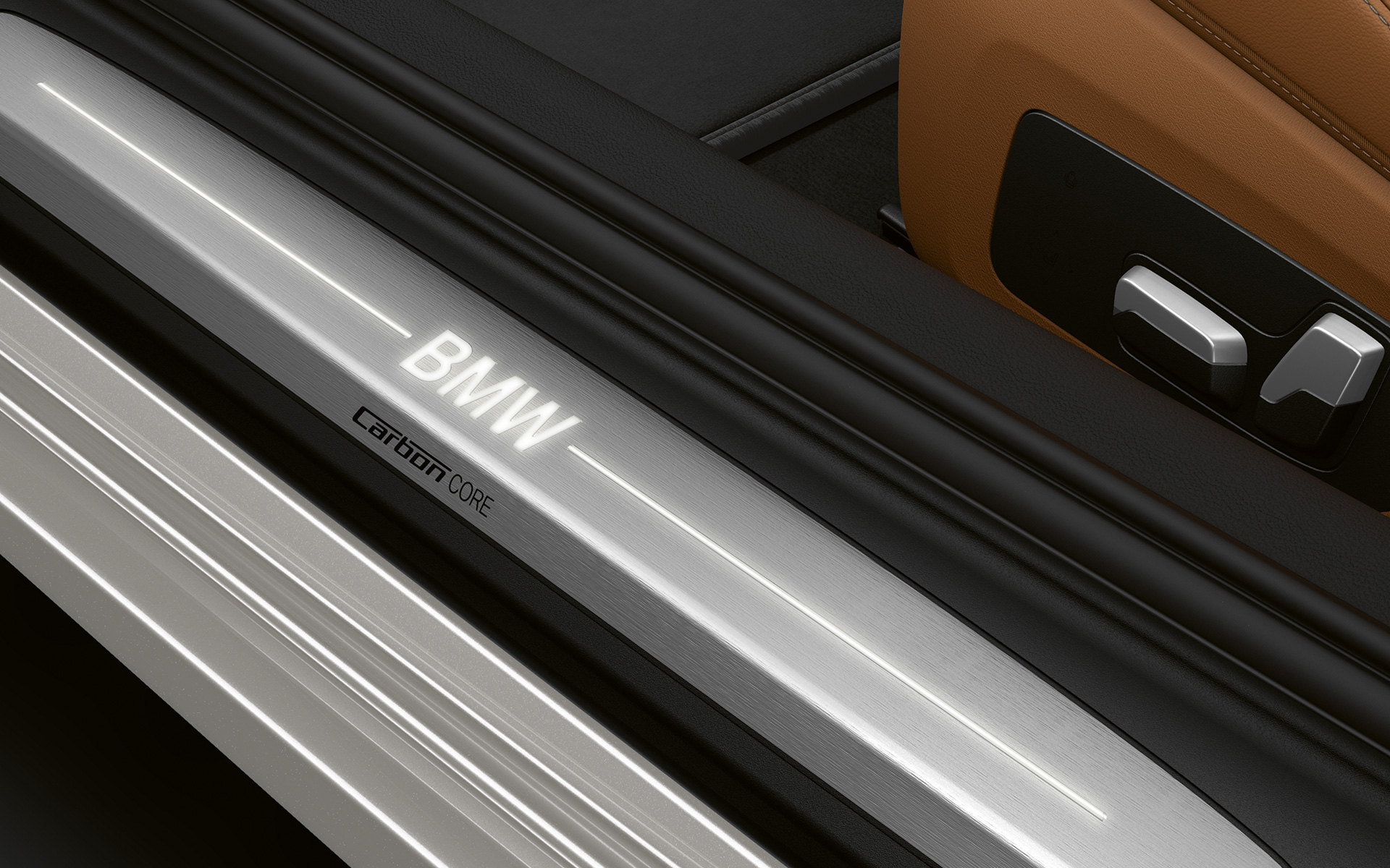 BMW 8系列雙門跑車,前車門門檻含BMW標誌 BMW 8系列雙門跑車含BMW標誌的前車門門檻特寫。