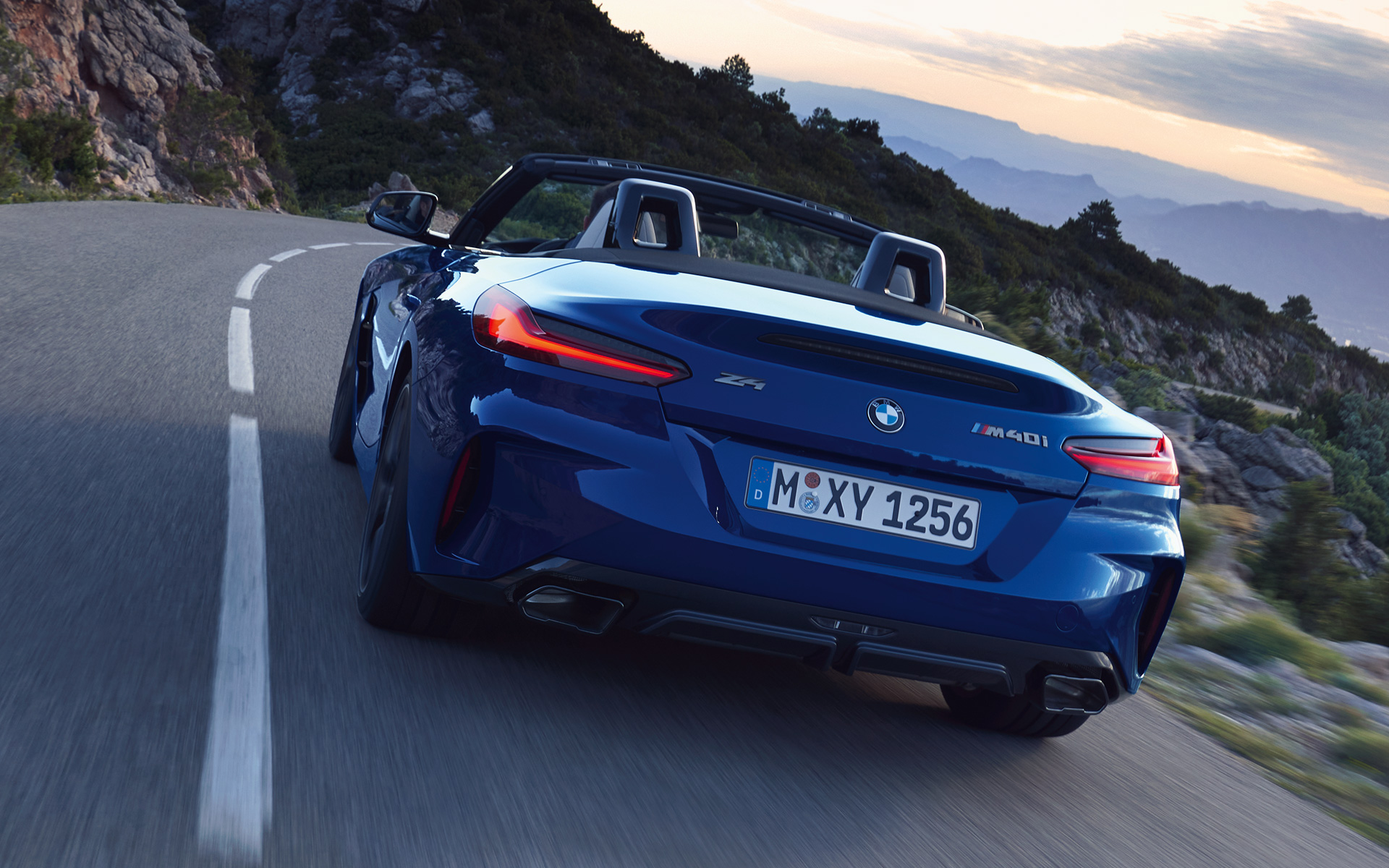 G29 BMW Z4 M40i ，Portimao Blue，四分之三運動化車頭視角