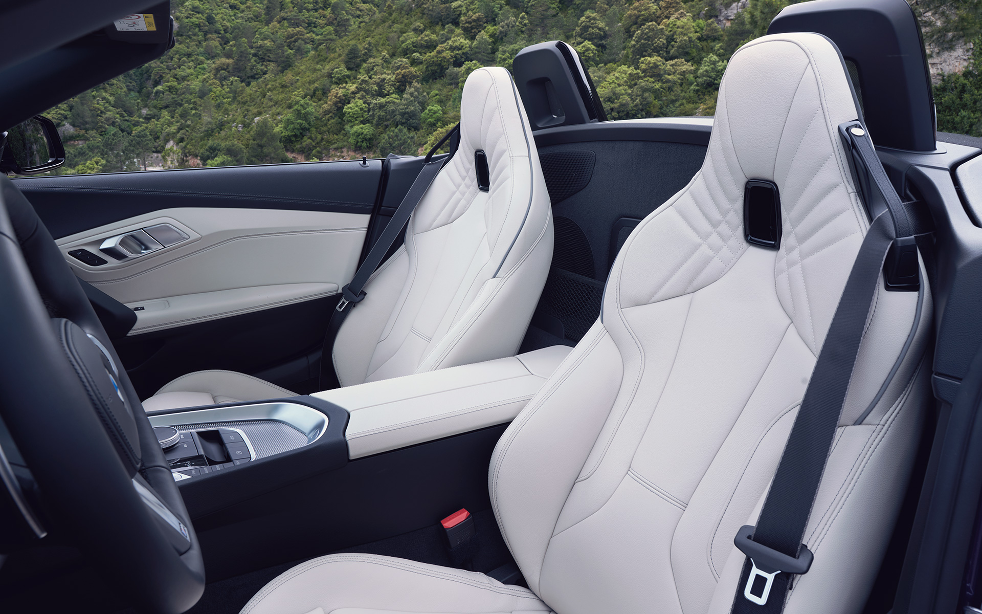 G29 BMW Z4 M40i，Portimao Blue，專屬下氣壩及輕合金鋁圈
