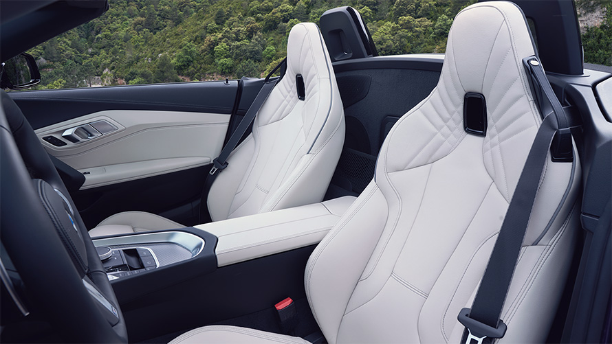 G29 BMW Z4 M40i，Portimao Blue，專屬下氣壩及輕合金鋁圈