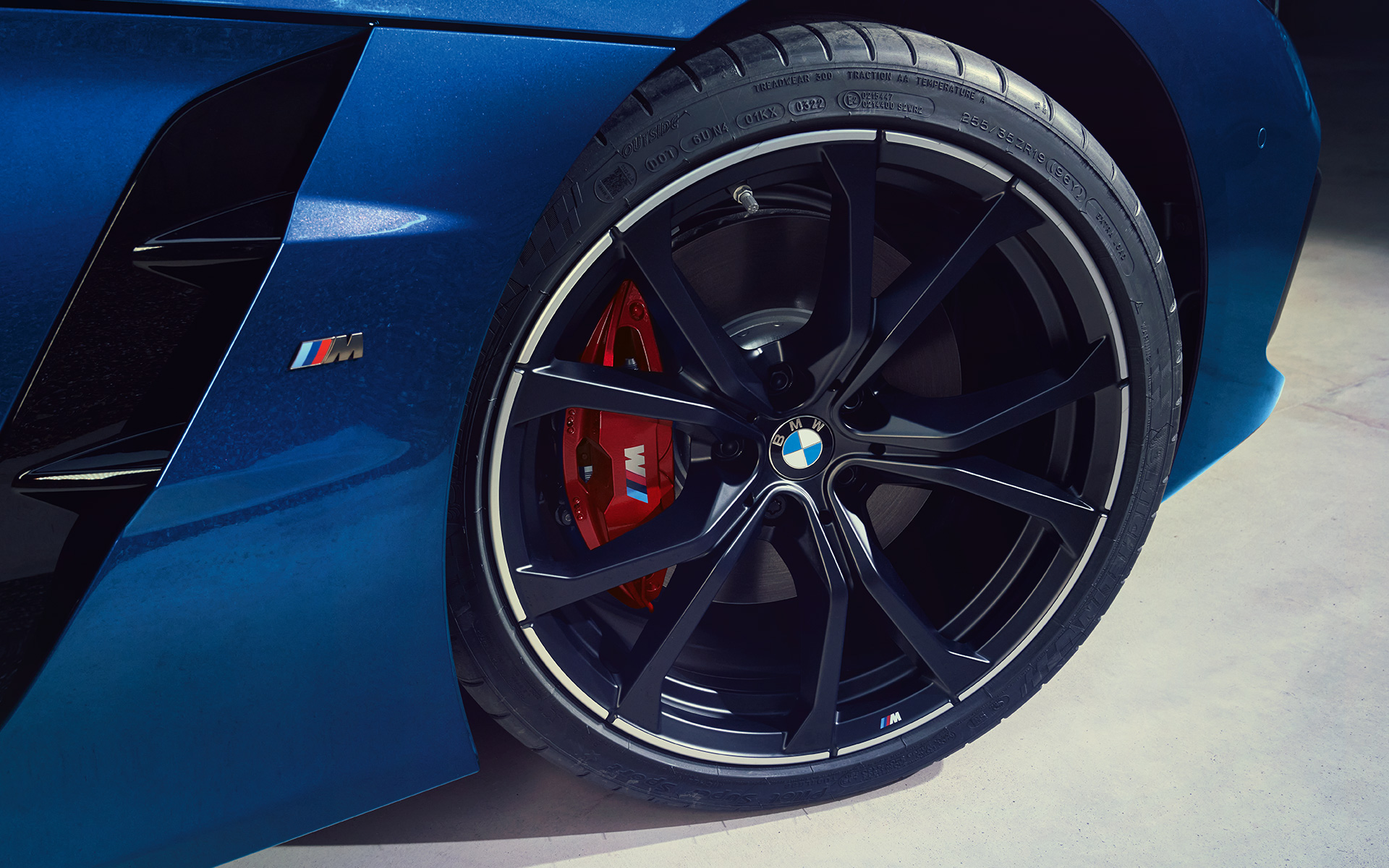 G29 BMW Z4 M40i，Portimao Blue，矩形排氣尾飾管