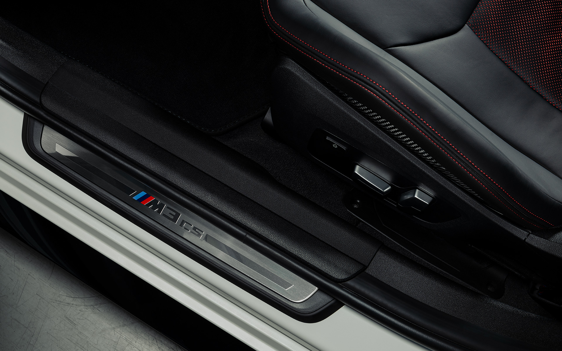 G80 BMW M3 CS,CS專屬迎賓踏板 G80 BMW M3 CS,CS專屬迎賓踏板