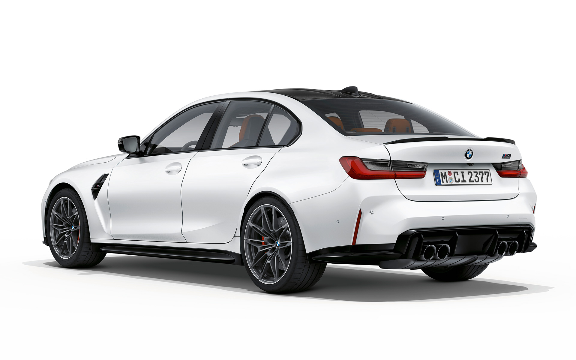 G80 BMW M3 Competition M xDrive，Frozen Brilliant White metallic，車尾視角