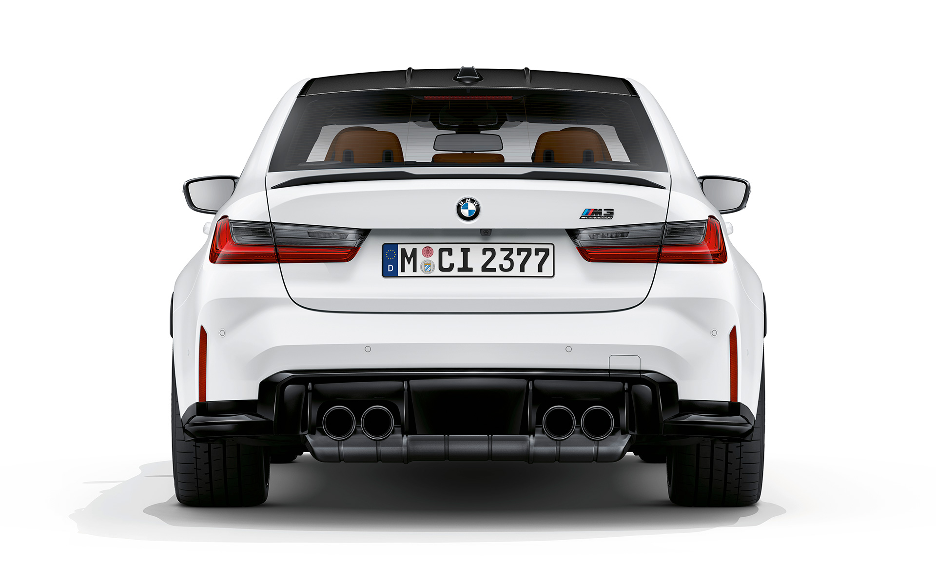 G80 BMW M3 Competition M xDrive，Frozen Brilliant White metallic，四分之三車尾視角