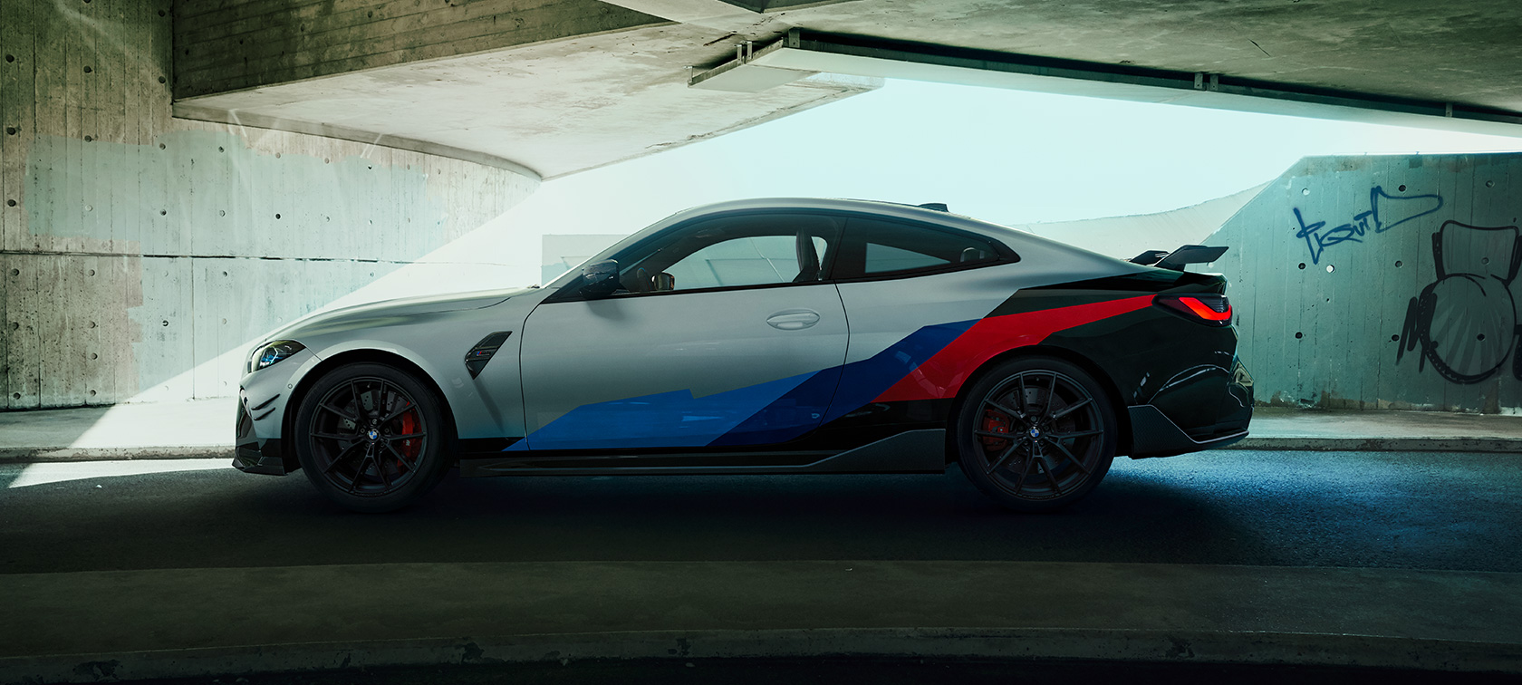 G82 BMW M4 Coupé,BMW M4搭配BMW M Performance加裝品 G82 BMW M4 Coupé,車側視角搭配BMW M Performance加裝品