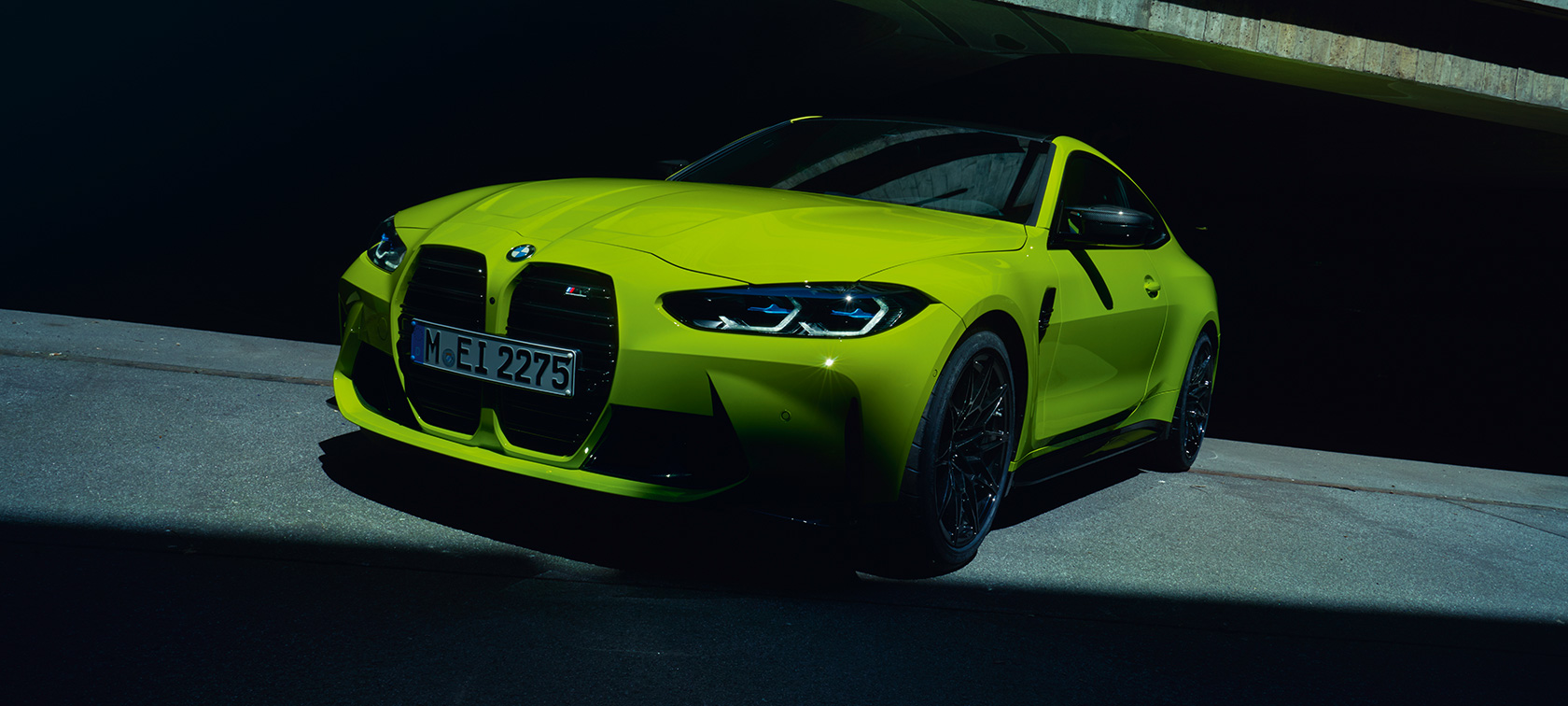 BMW M4 Competition M xDrive Coupé,車側視角 G82 BMW M4 Competition M xDrive Coupé,Sao Paulo Yellow,車側視角