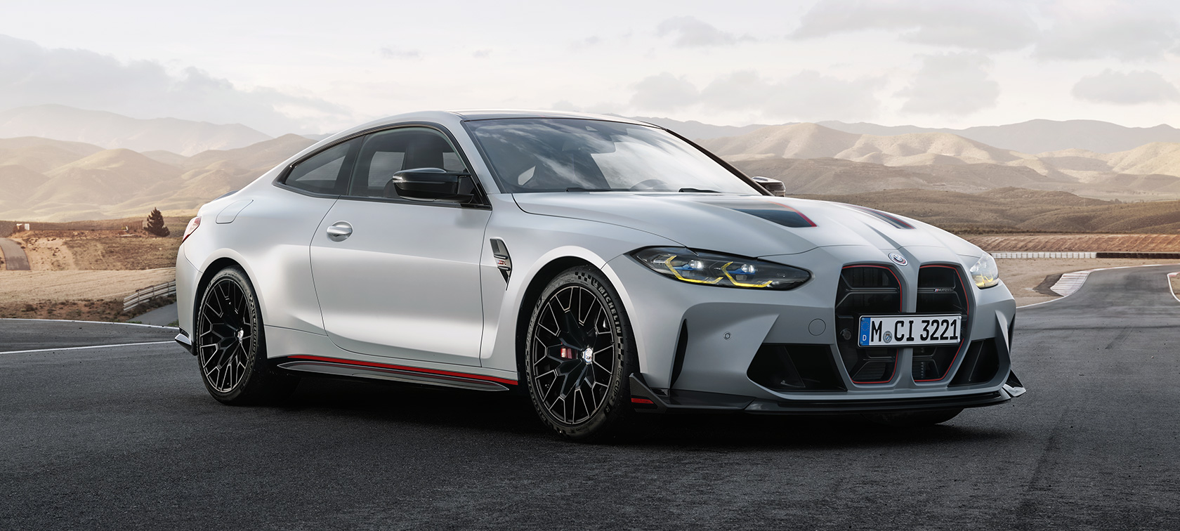 G82 BMW M4 CSL,四分之三車頭視角 G82 BMW M4 CSL,BMW Individual Frozen Brooklyn Grey銀粉漆,四分之三車頭視角