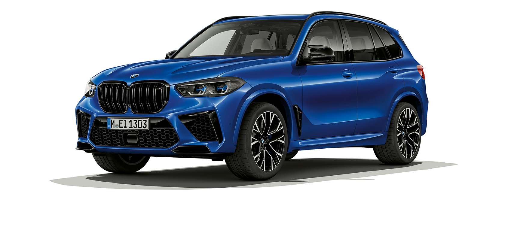 F95 BMW X5 M,四分之三車頭視角 F95 2020 SUV BMW X5 M,銀粉漆Marina Bay Blue metallic,四分之三車頭視角