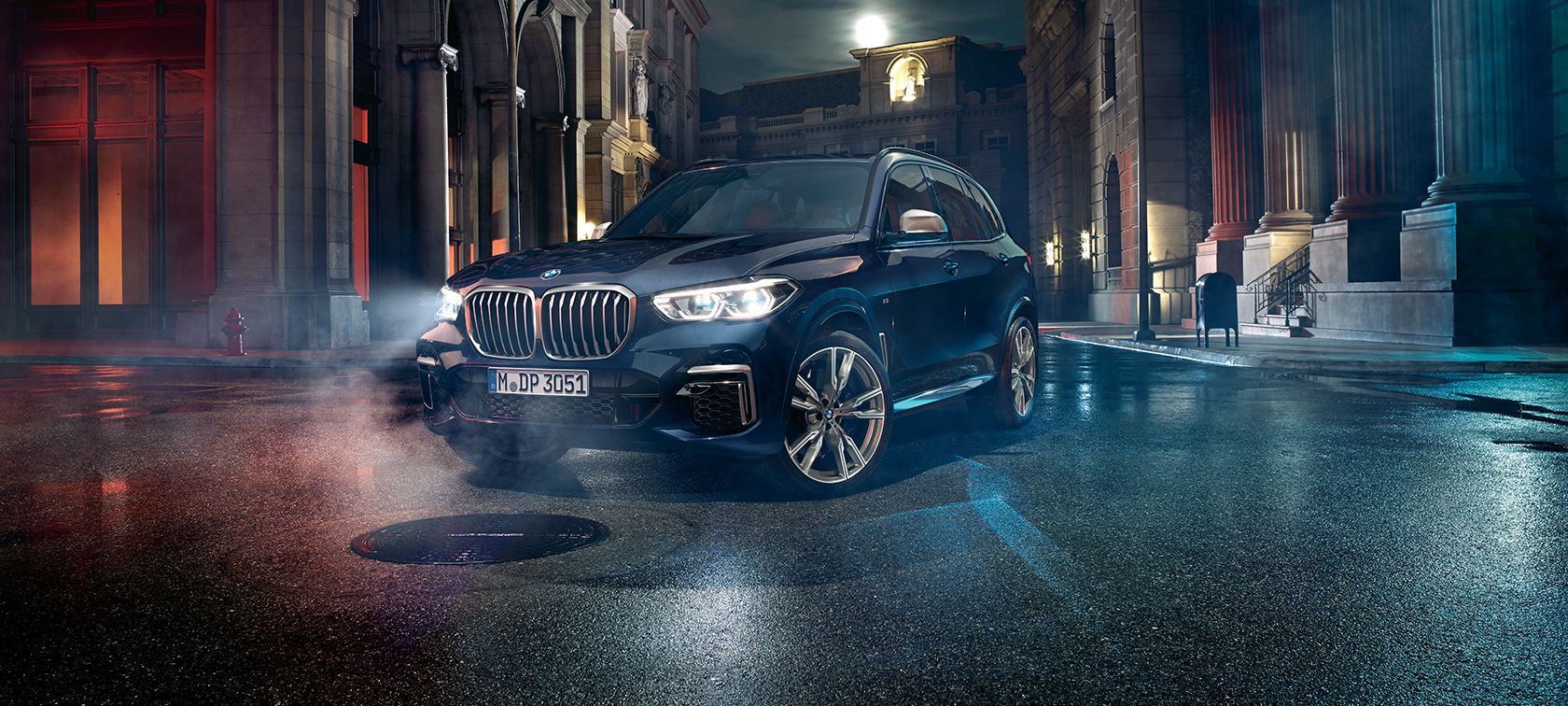 G05 2018 BMW X5 M50i,四分之三車頭視角 G05 2018 BMW X5 M50i,銀粉漆Carbon black metallic,四分之三車頭視角