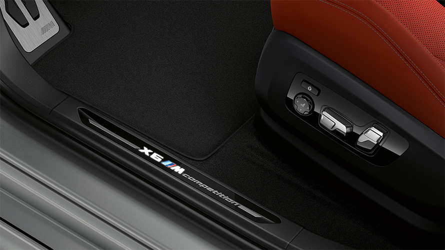 F96 BMW X6 M Competition，發光迎賓踏板