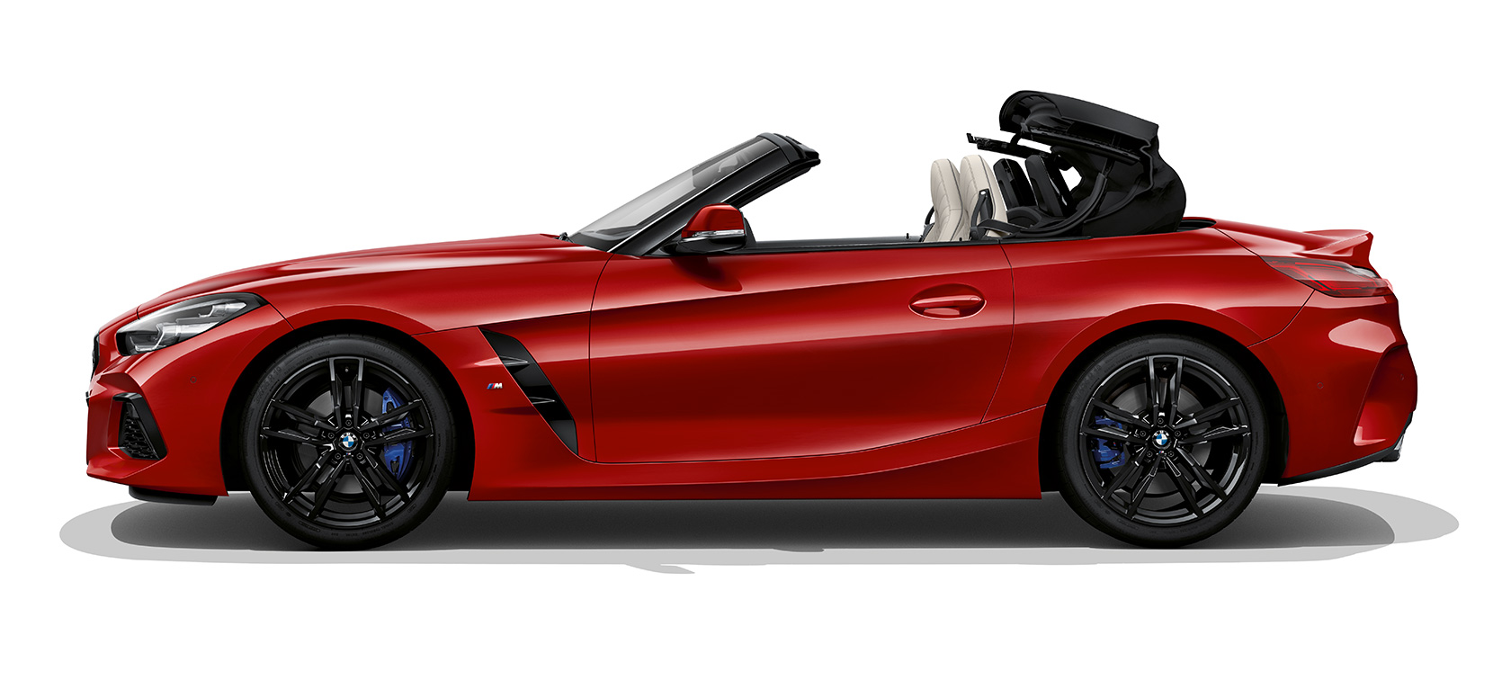 G29 BMW Z4敞篷跑車,側面照 G29 BMW Z4敞篷跑車,車頂開啟,側面照