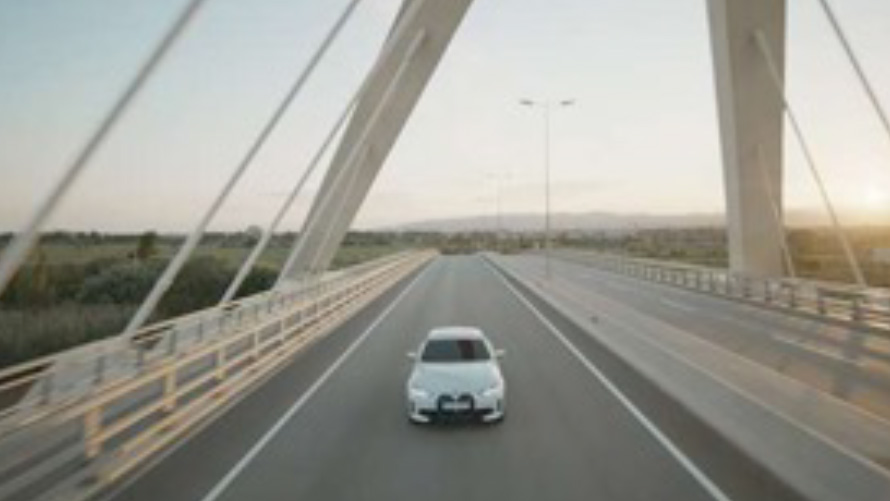 BMW純電動能音效,BMW位於橋上 BMW純電動能音效,BMW行駛於橋上