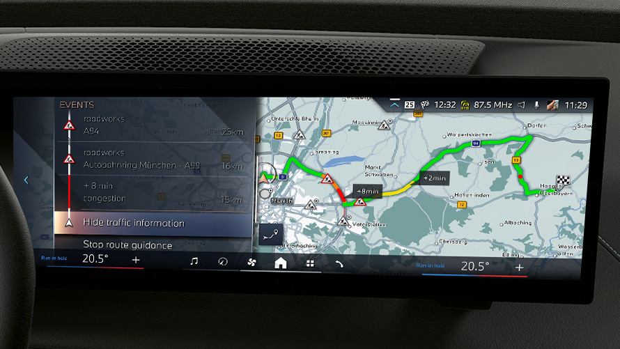 顯示導航地圖的中控觸控螢幕