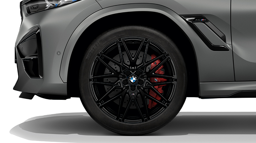 F96 BMW X6 M Competition，21 / 22吋M星輻式818 M型輪圈