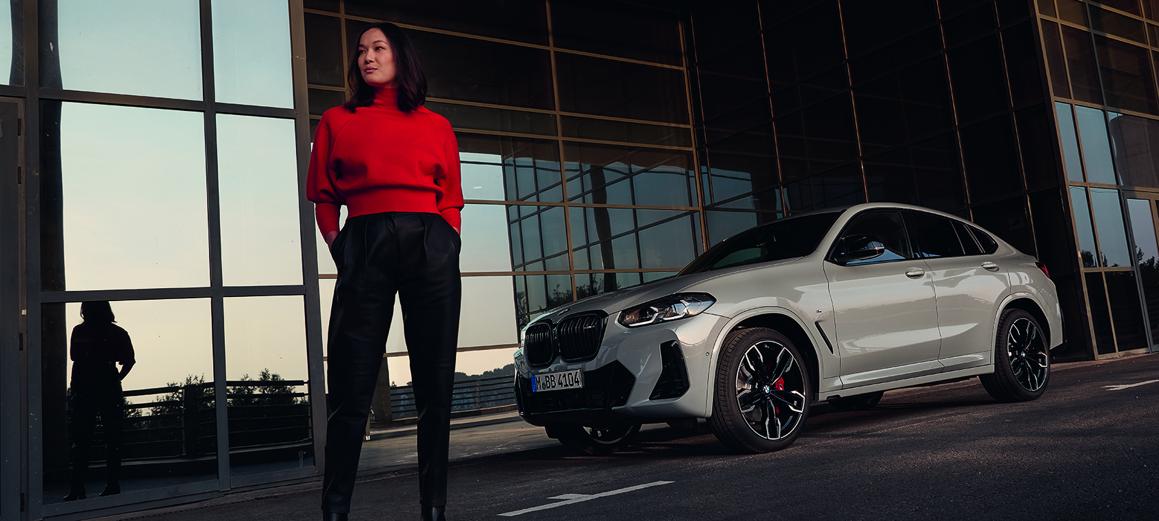 G02 BMW X4，Brooklyn Grey車色，車側視角
