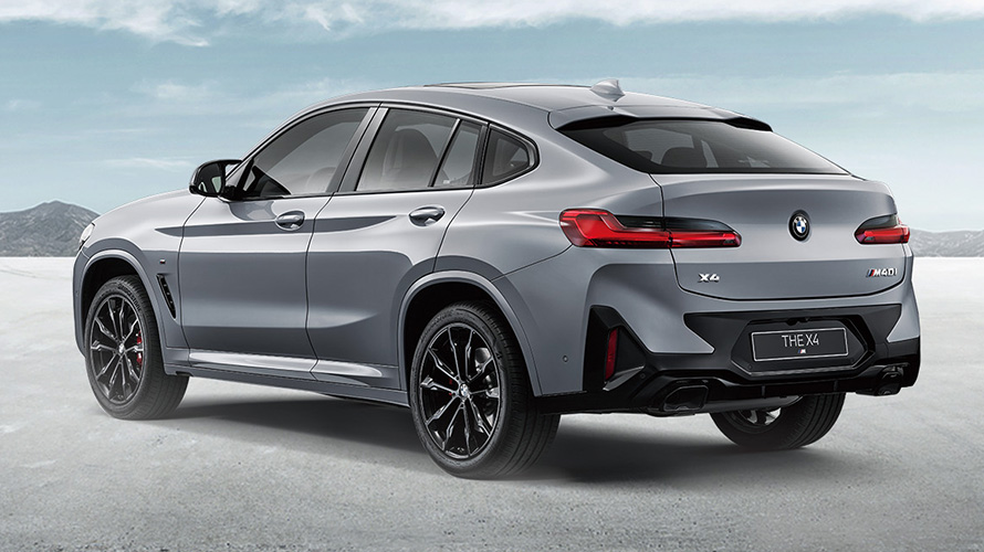 G02 BMW X4 行駛中四分之三車尾視角