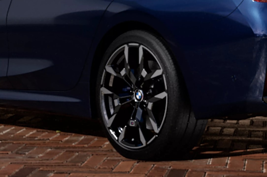 全新BMW 3系列Touring，19吋M雙輻式995 M輕合金鋁圈