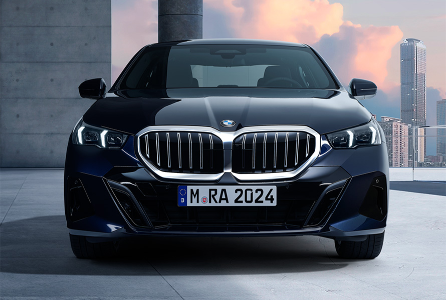 BMW 5系列，豪華房車，正車頭視角