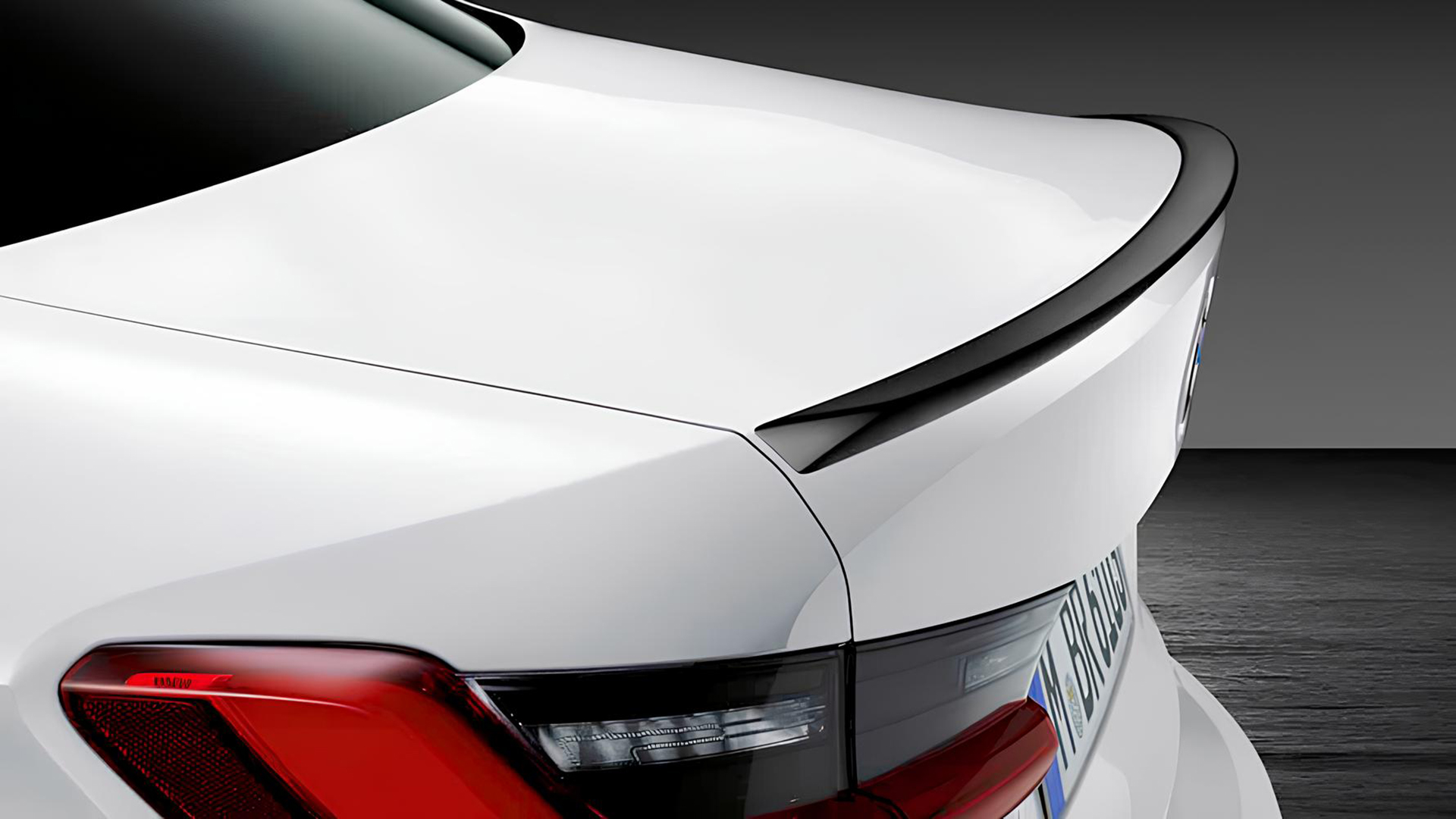 M Performance後擾流尾翼