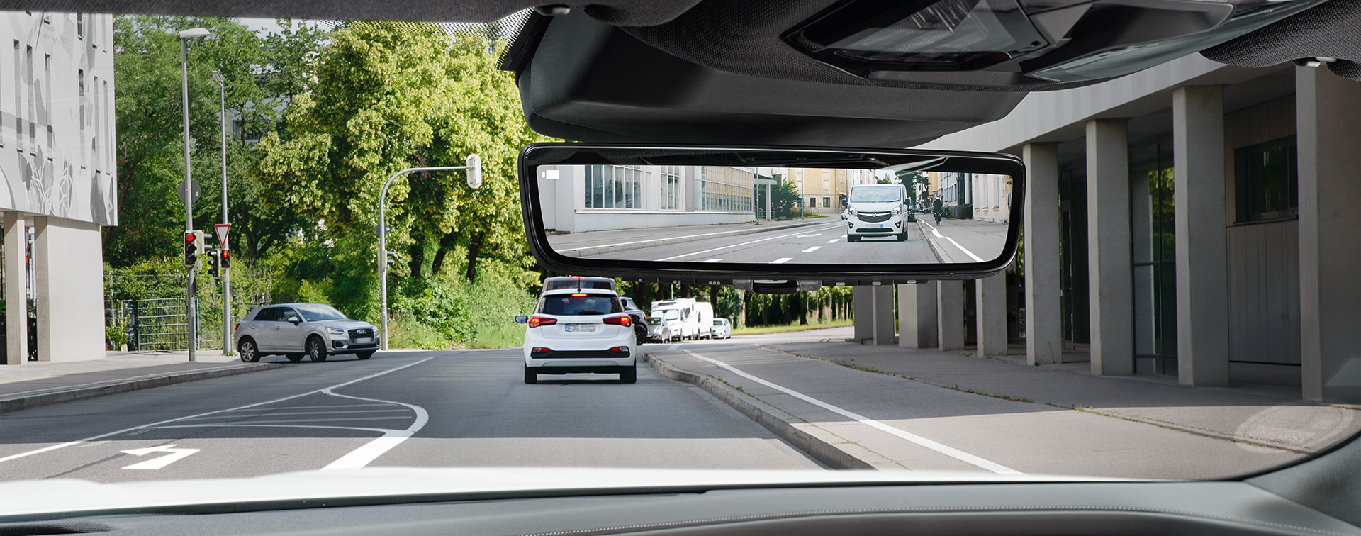 BMW德國原廠認證的全新7系列數位後視鏡組，讓您每次啟程都是一場高規格的饗宴