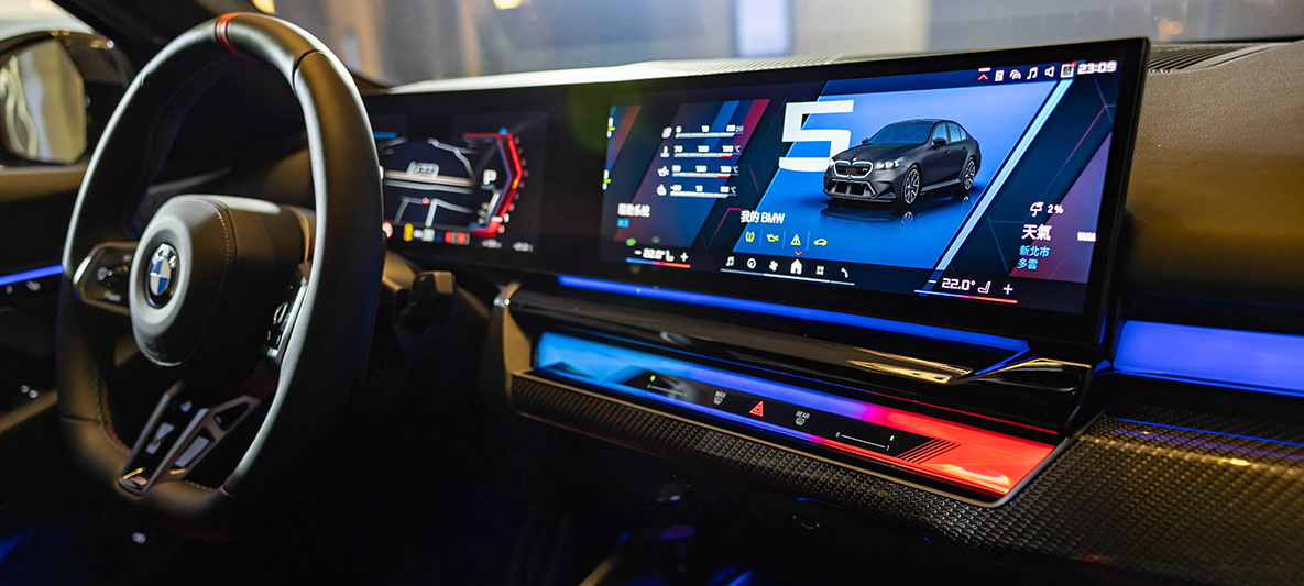 全新世代BMW M5與M5 Touring標準配備M專業賽道駕駛系統,讓駕駛者在每一段彎道與直線加速中,都能精準掌控、釋放潛能 全新世代BMW M5與M5 Touring標準配備M專業賽道駕駛系統,讓駕駛者在每一段彎道與直線加速中,都能精準掌控、釋放潛能