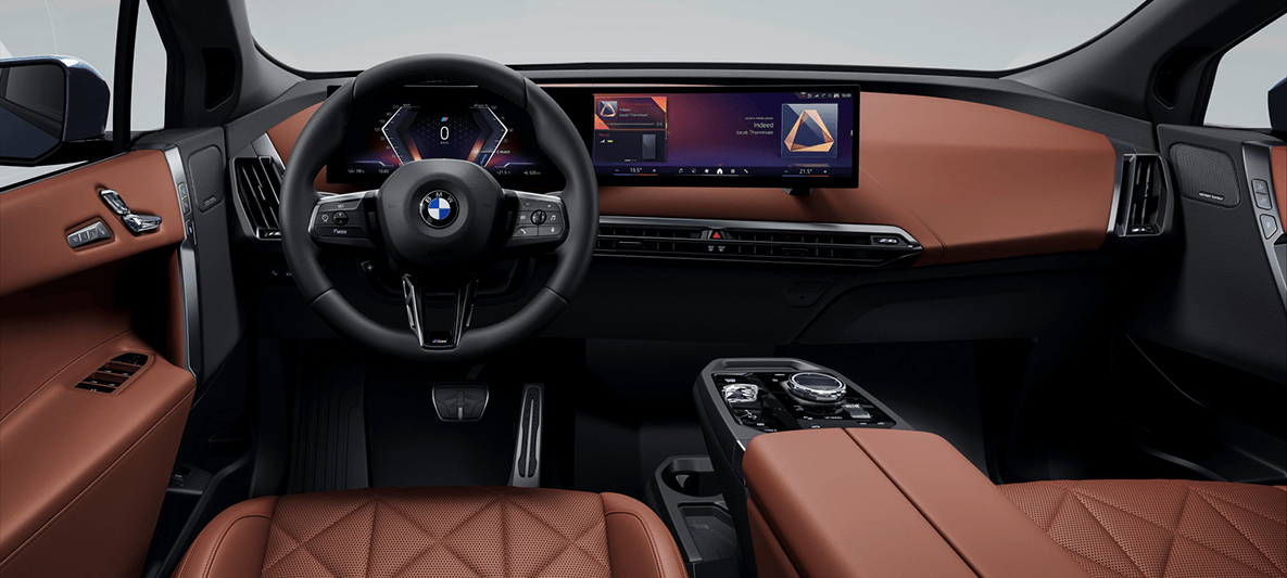 全新BMW iX延續外觀所展現的動感與豪華質感,打造出兼具未來感與尊榮氛圍的現代座艙 全新BMW iX延續外觀所展現的動感與豪華質感,打造出兼具未來感與尊榮氛圍的現代座艙