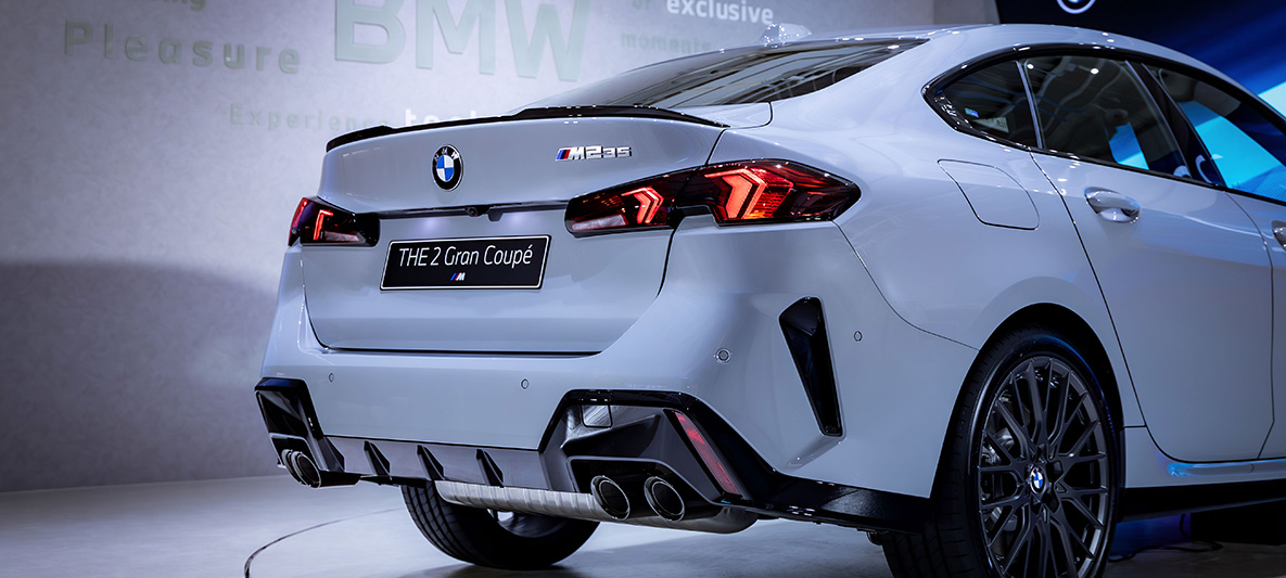 全新世代BMW 2系列Gran Coupé車尾採用全新扁平化尾燈,巧妙融合力量感與現代美學,完美詮釋現代設計語彙與運動風格的極致平衡 全新世代BMW 2系列Gran Coupé車尾採用全新扁平化尾燈,巧妙融合力量感與現代美學,完美詮釋現代設計語彙與運動風格的極致平衡