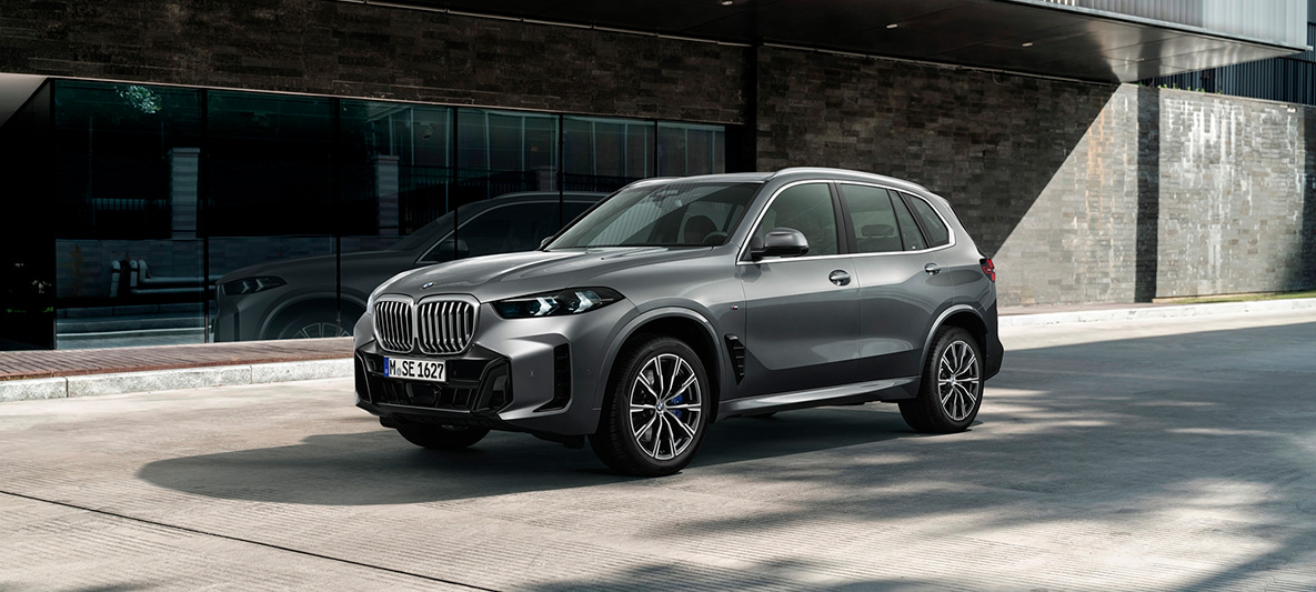 全新BMW X5以剽悍身形與流線設計展現磅礡氣勢,無論公路或越野皆展現強勁動能與卓越操控 全新BMW X5以剽悍身形與流線設計展現磅礡氣勢,無論公路或越野皆展現強勁動能與卓越操控