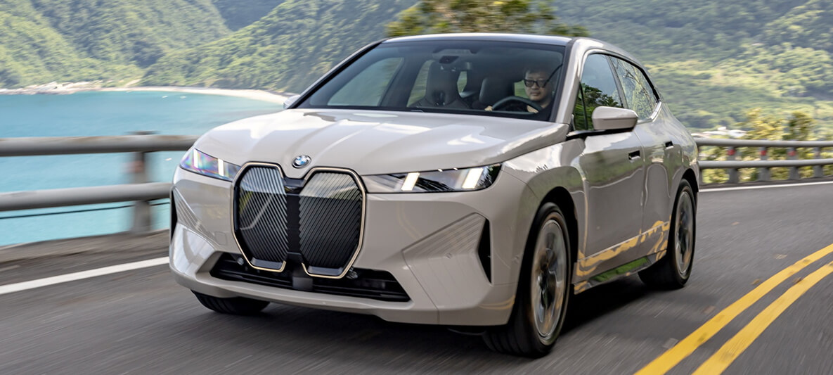 BMW iX xDrive45車型換上容量更大的高壓鋰電池,最大馬力增加82匹至408匹 BMW iX xDrive45車型換上容量更大的高壓鋰電池,最大馬力增加82匹至408匹