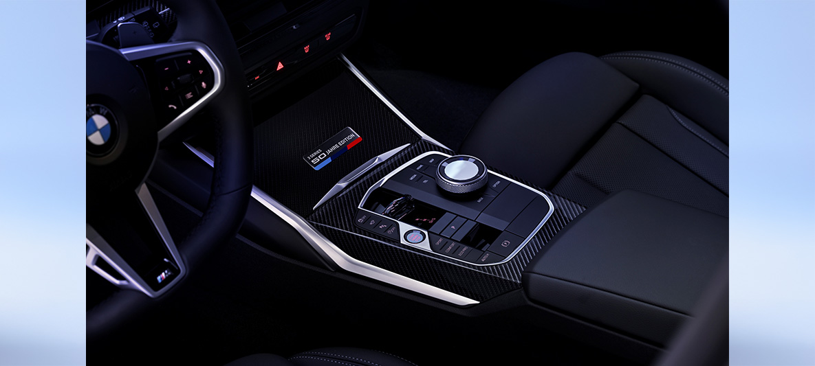 全新BMW 320i Touring 50 Jahre限量版車室中央鑲嵌50 Jahre中控銘牌