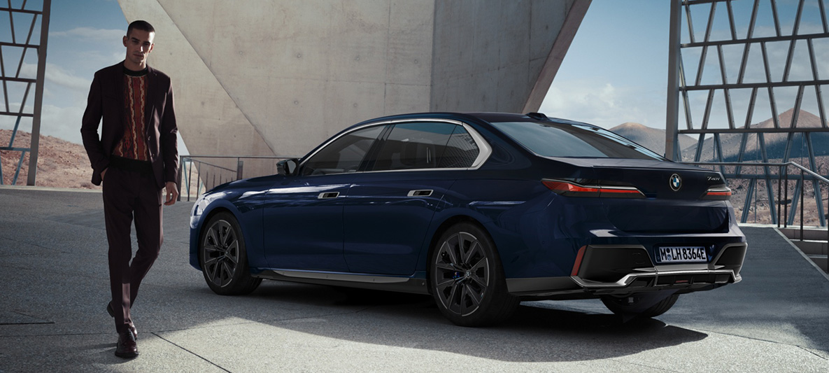 740i M Edition車型更標配21吋M星幅式輪圈以及迎賓自動車門，以極致工藝與個人化科技加深每一次上下車的儀式感，為車主打造無與倫比的尊榮體驗