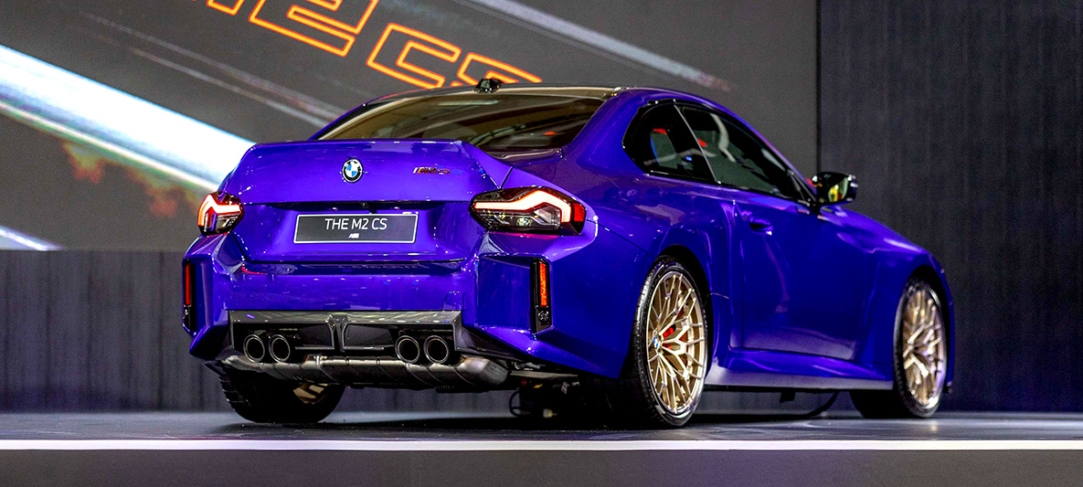 全新BMW M2 CS的外觀設計向BMW經典CSL車型致敬，透過多項專屬設定，勾勒出更純粹的性能姿態