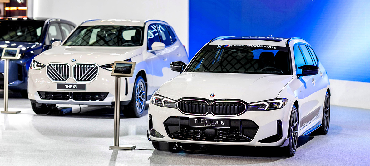 為致敬BMW 3系列50週年所代表的經典駕馭精神，現場同步展出極具紀念意義的BMW 320i Touring 50週年特仕車款