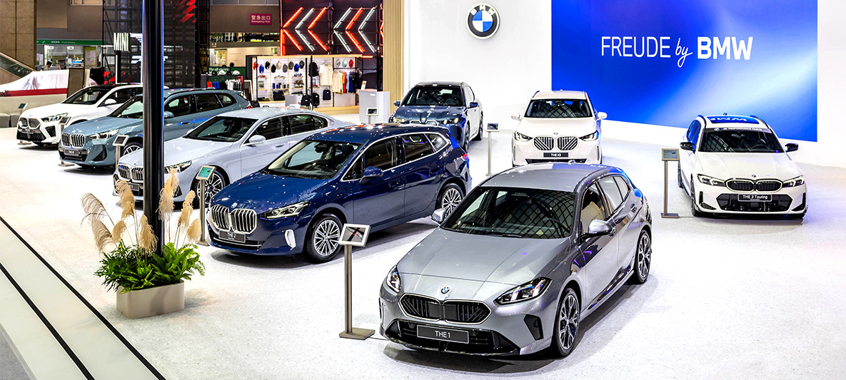 BMW展區同步展出共九款全新車型，涵蓋市場熱銷主力車款與下半年即將登場的全新特仕車型，完整呈現BMW當前產品深度、頂尖技術實力，以及面向未來的產品發展藍圖，讓觀展民眾一次掌握BMW的現在與未來