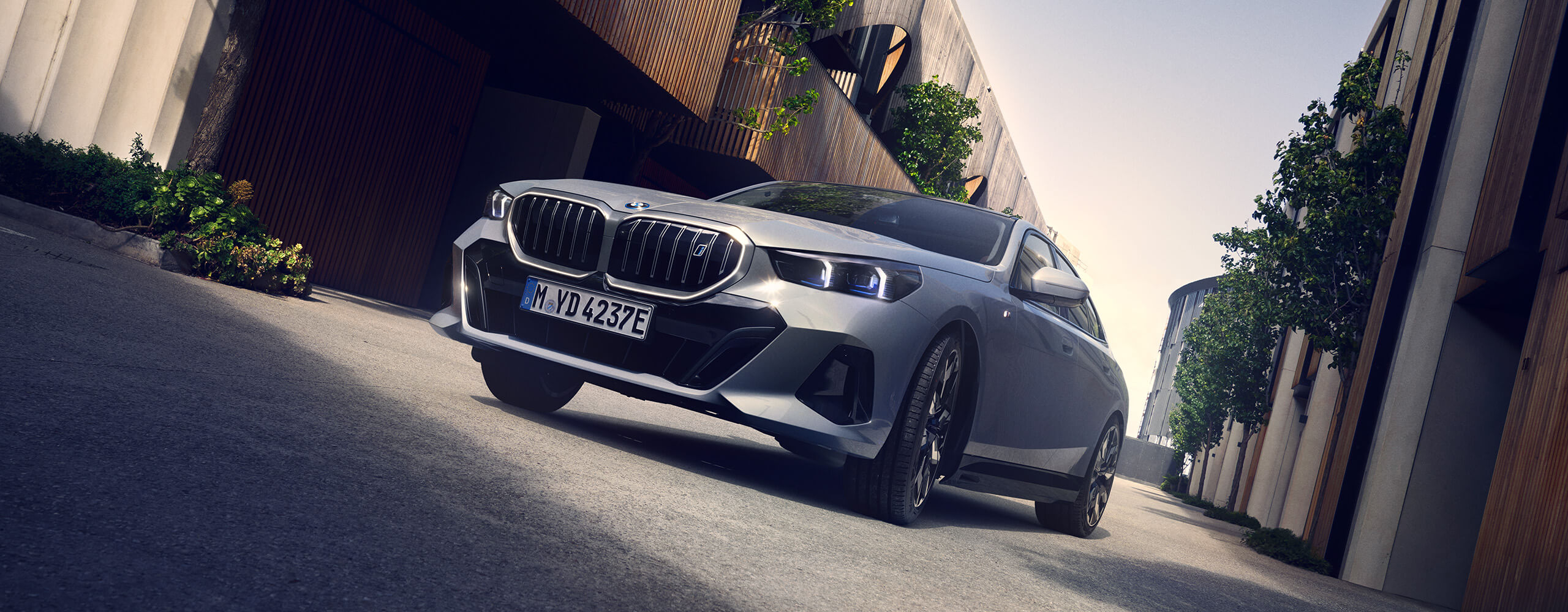 全新首創BMW i5純電豪華房車